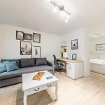 Metropolitan Tranquility 2br Terrace Near Metro * Budapest