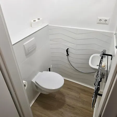 Metropolitan Tranquility Near Deli Railway Station * Budapest
