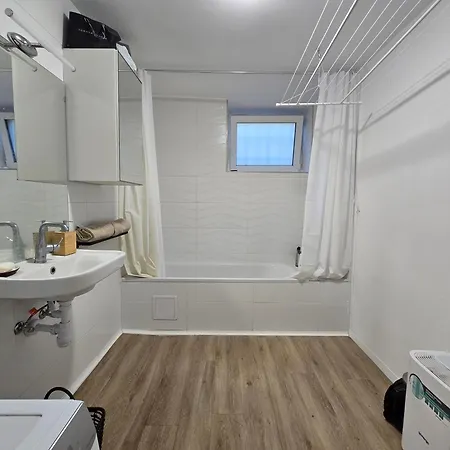 Metropolitan Tranquility Near Deli Railway Station Apartment *