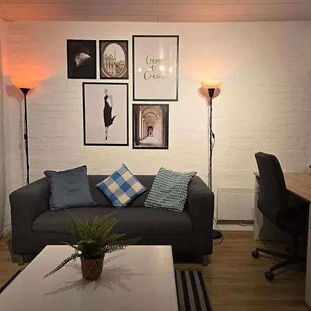Metropolitan Tranquility Near Deli Railway Station Apartment *