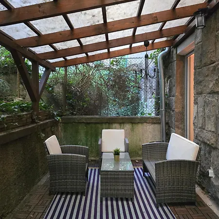 Metropolitan Tranquility Near Deli Railway Station Apartment