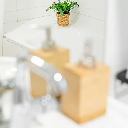 Metropolitan Tranquility 2br Terrace Near Metro Budapest