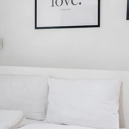 Metropolitan Tranquility 2br Terrace Near Metro Budapest