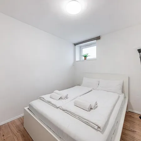 Metropolitan Tranquility 2br Terrace Near Metro Apartment