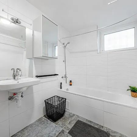 Metropolitan Tranquility 2br Terrace Near Metro * Budapest