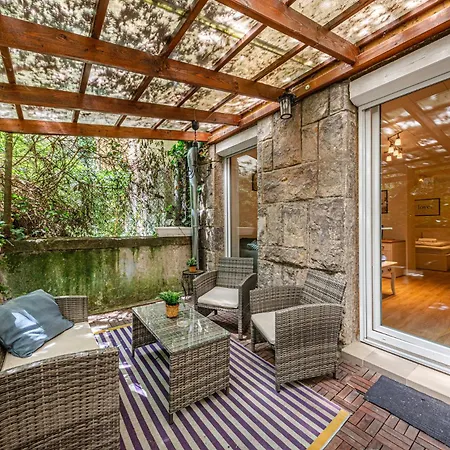 Metropolitan Tranquility 2br Terrace Near Metro Apartment