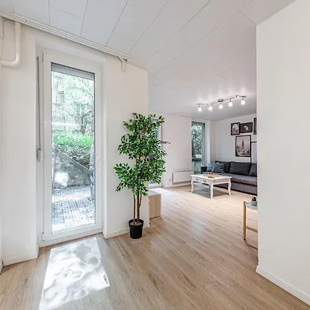 Metropolitan Tranquility 2br Terrace Near Metro Budapest