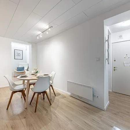 Metropolitan Tranquility 2br Terrace Near Metro Apartment