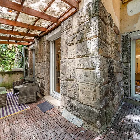 Metropolitan Tranquility 2br Terrace Near Metro Apartment Budapest