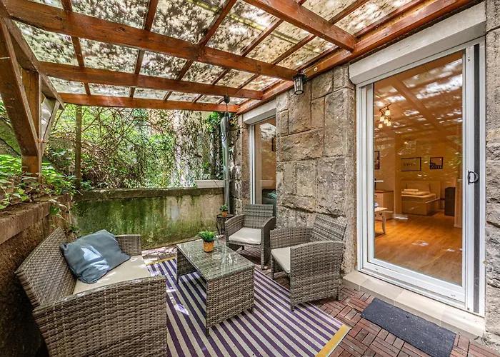 Metropolitan Tranquility 2br Terrace Near Metro Apartment