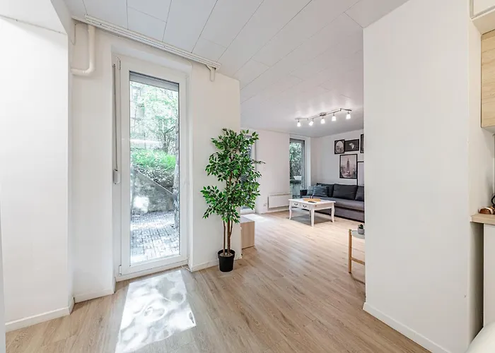 Metropolitan Tranquility 2br Terrace Near Metro Budapest
