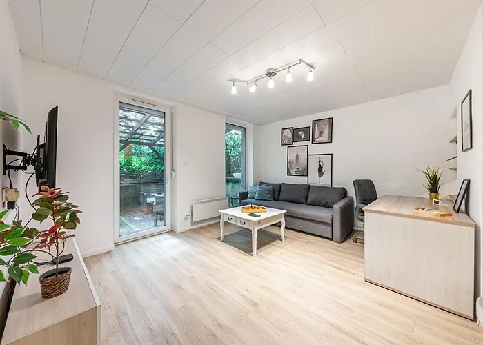 Metropolitan Tranquility 2br Terrace Near Metro Budapest