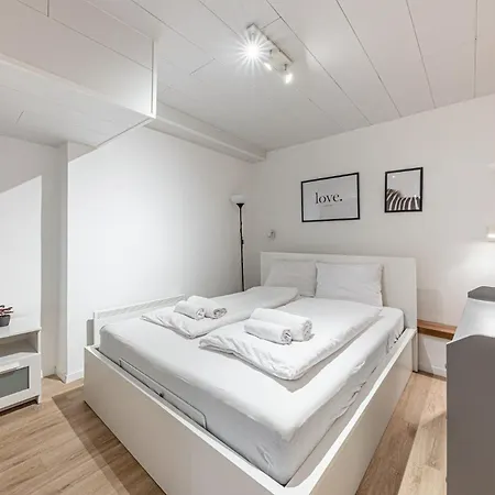 Metropolitan Tranquility 2br Terrace Near Metro Budapest