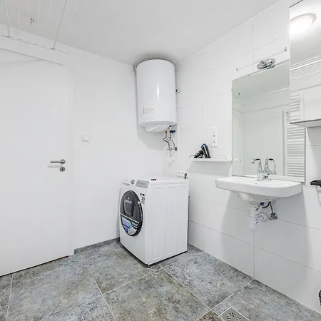 Metropolitan Tranquility 2br Terrace Near Metro * Budapest