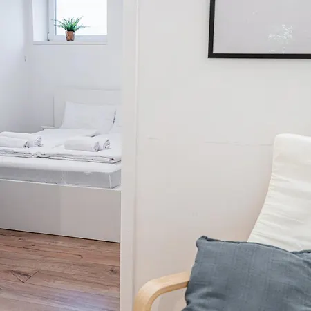 Metropolitan Tranquility 2br Terrace Near Metro Apartment Budapest