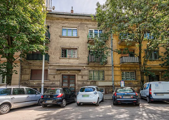 Metropolitan Tranquility 2br Terrace Near Metro Budapest